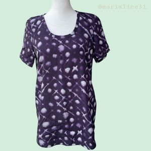 Simply Vera; Vera Wang purple and white patterned short sleeve blouse. EUC